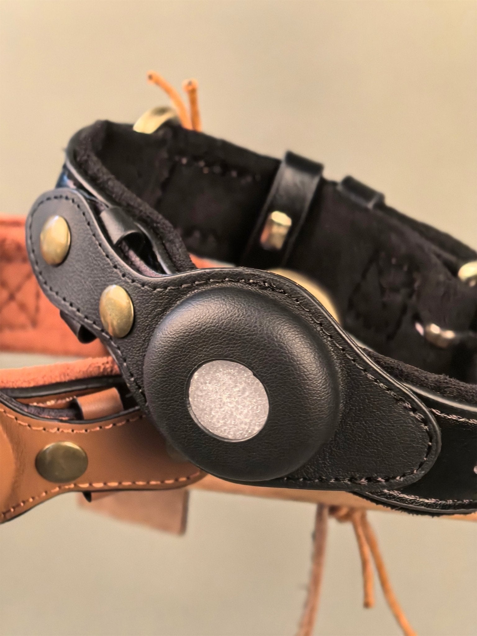 CUSTODIA AirTag COLLAR - JET BLACK - PetLiveliest - PetLiveliest